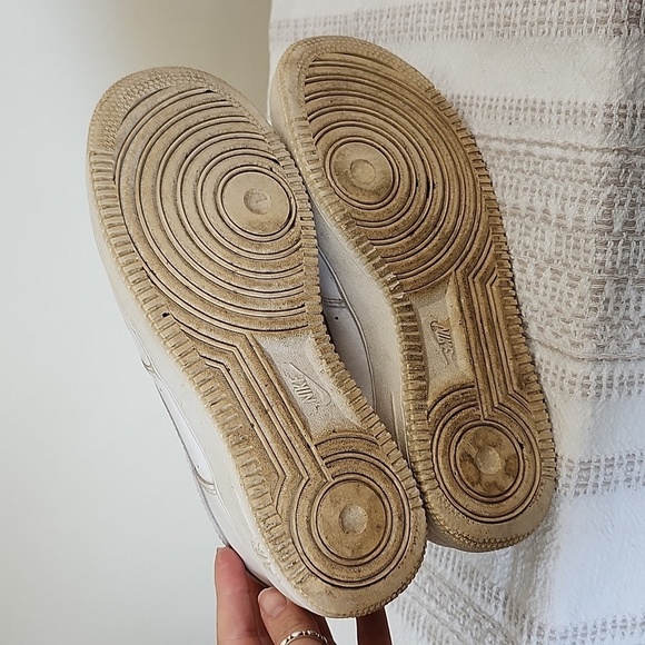 Air Force 1 white sneakers, low ankle, 7Y but fits a women's 8. - Picture 6 of 9